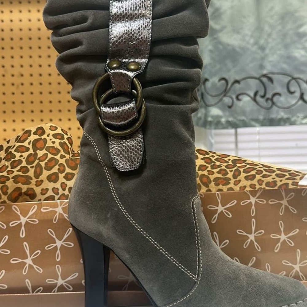 Elegant Olive Suede Heeled Boots
